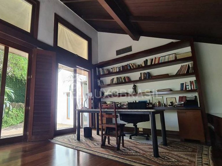 LB - RJ821 4-Bedroom House for Sale in Portinho do Massarú –