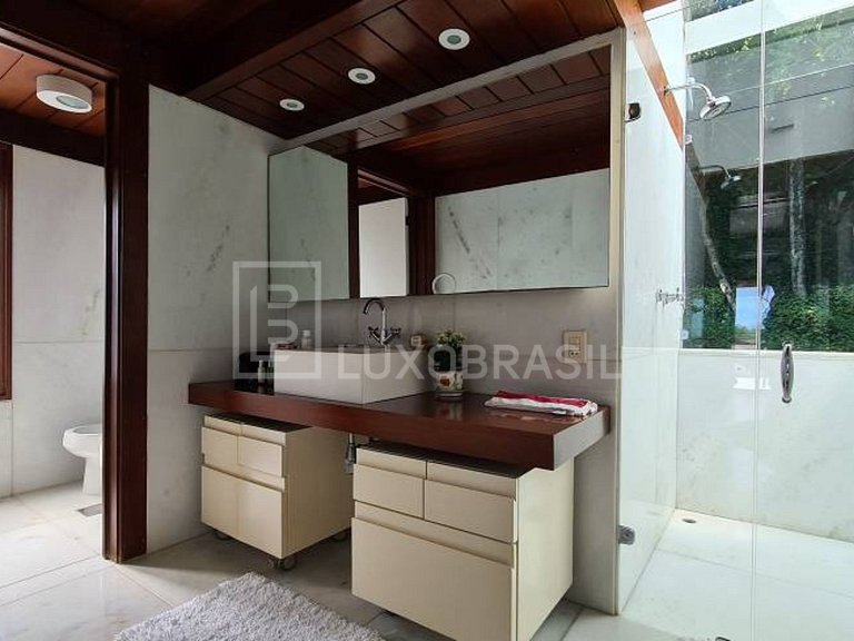 LB - RJ821 4-Bedroom House for Sale in Portinho do Massarú –