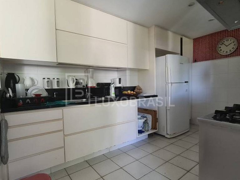 LB - RJ821 4-Bedroom House for Sale in Portinho do Massarú –