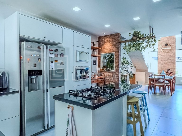 LB – RJ940 Casa Dúplex com 03 quartos à venda, 215 m² - Varg