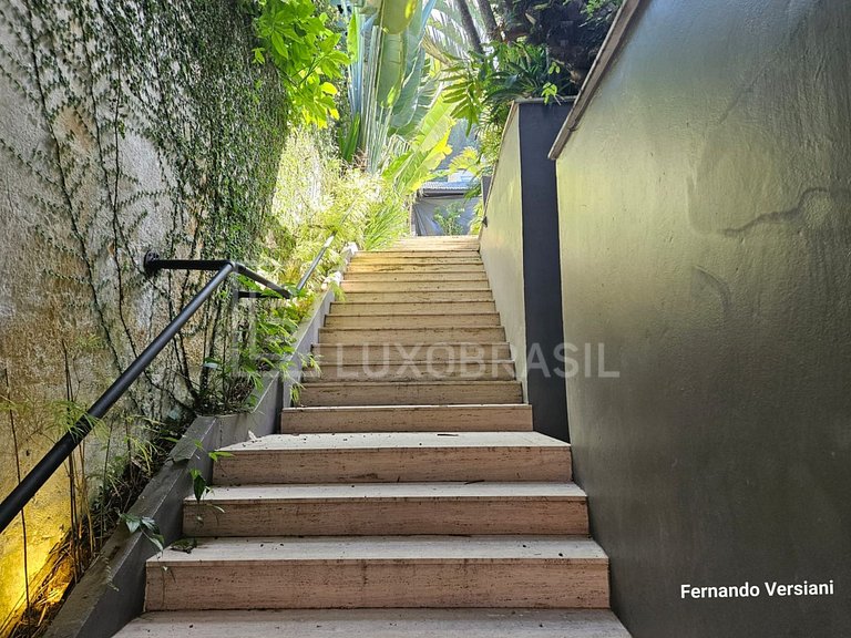 LB – RJ810 Casa Ampla à Venda com 3 Suítes e Área de Lazer C