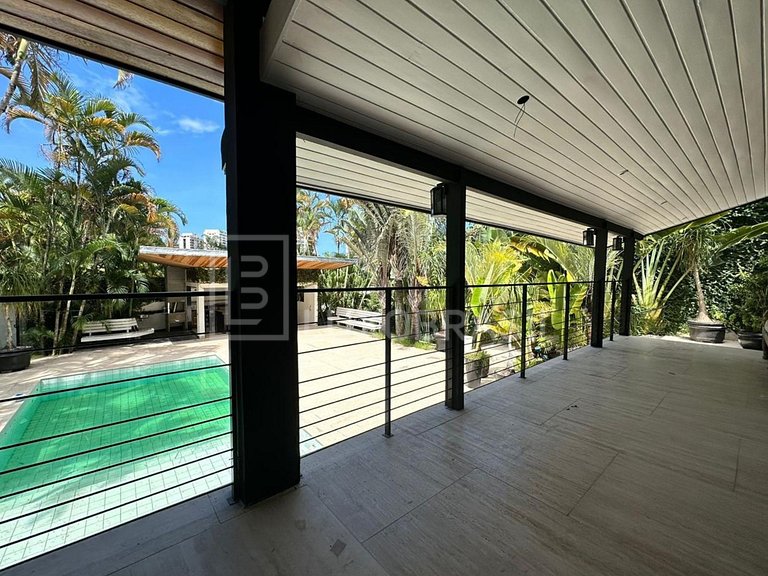 LB – RJ810 Spacious House for Sale with 3 Suites and Complet