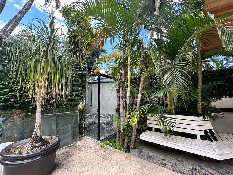 LB – RJ810 Spacious House for Sale with 3 Suites and Complet