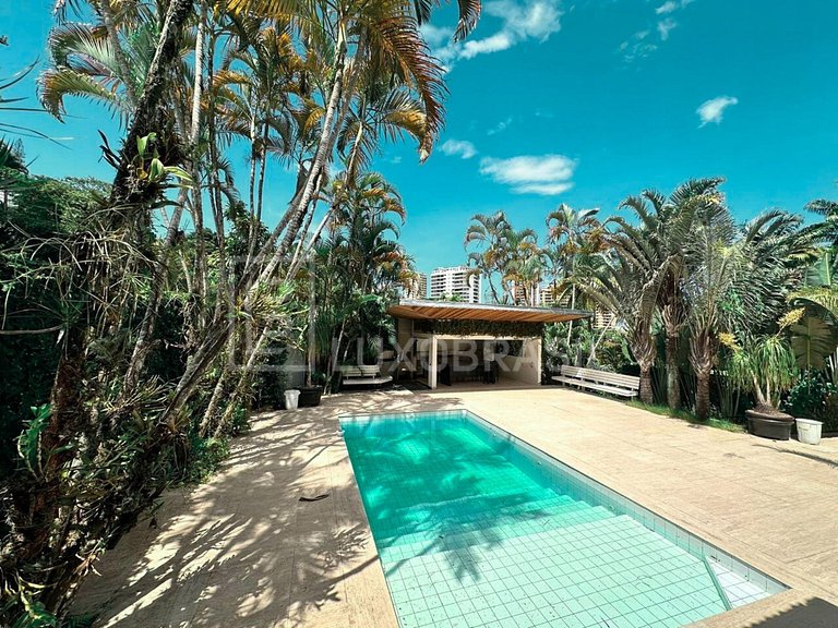 LB – RJ810 Spacious House for Sale with 3 Suites and Complet