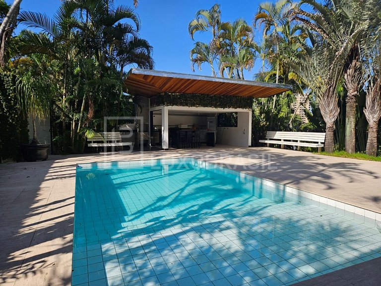 LB – RJ810 Casa Ampla à Venda com 3 Suítes e Área de Lazer C