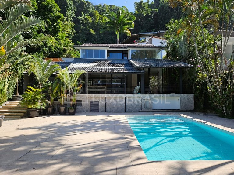 LB – RJ810 Spacious House for Sale with 3 Suites and Complet