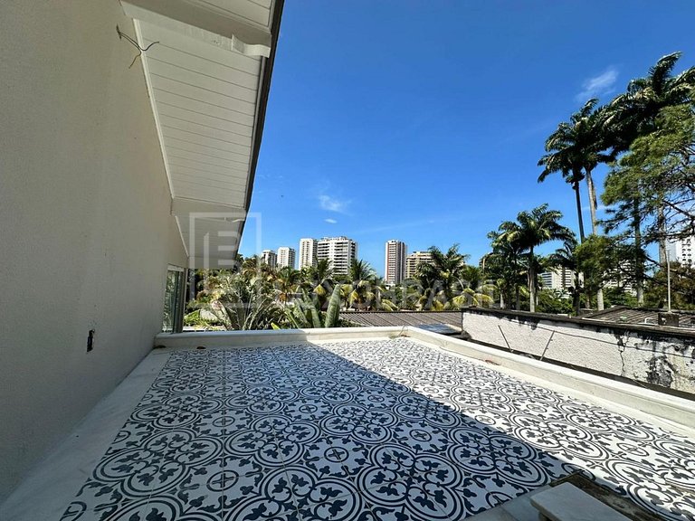 LB – RJ810 Casa Ampla à Venda com 3 Suítes e Área de Lazer C