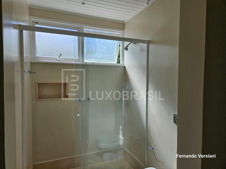 LB – RJ810 Casa Ampla à Venda com 3 Suítes e Área de Lazer C