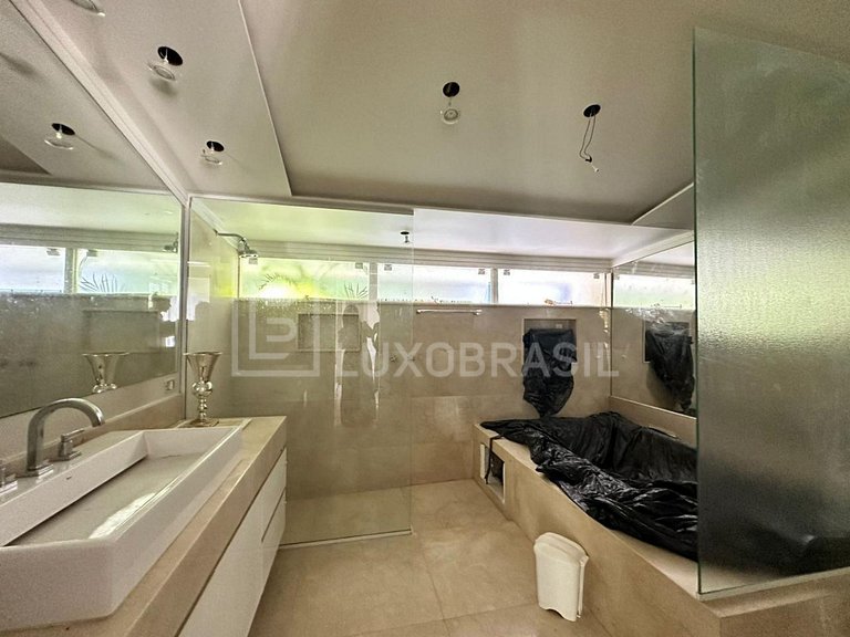 LB – RJ810 Casa Ampla à Venda com 3 Suítes e Área de Lazer C