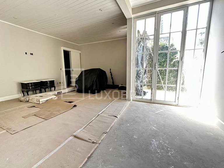 LB – RJ810 Casa Ampla à Venda com 3 Suítes e Área de Lazer C