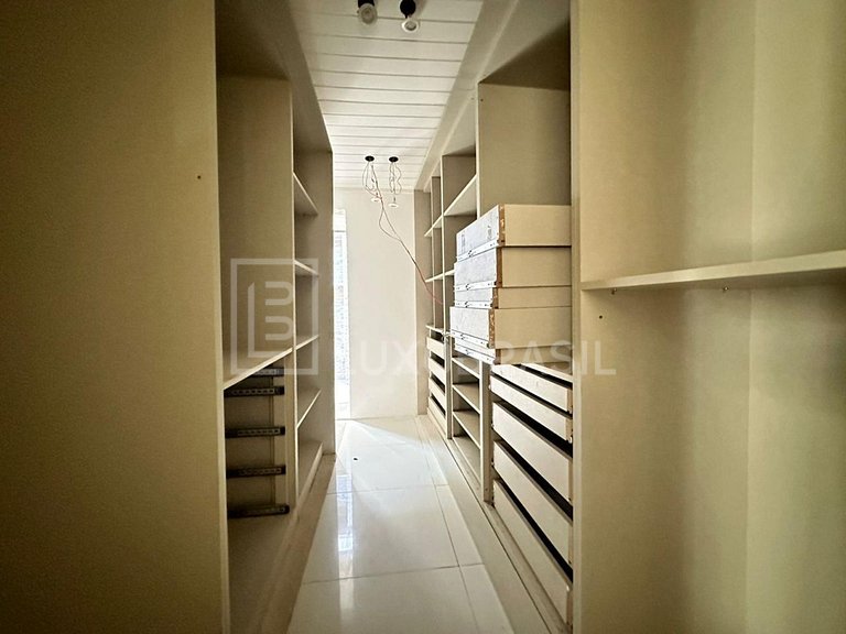 LB – RJ810 Casa Ampla à Venda com 3 Suítes e Área de Lazer C
