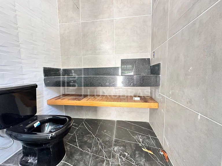 LB – RJ810 Casa Ampla à Venda com 3 Suítes e Área de Lazer C