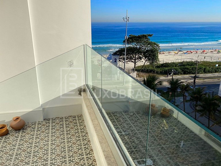 LB - RJ44 Flat in Barra with Side Sea View and 2 Balconies –