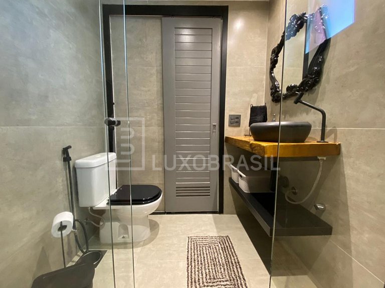LB - RJ44 Flat in Barra with Side Sea View and 2 Balconies –