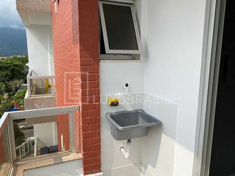 LB - RJ44 Flat in Barra with Side Sea View and 2 Balconies –
