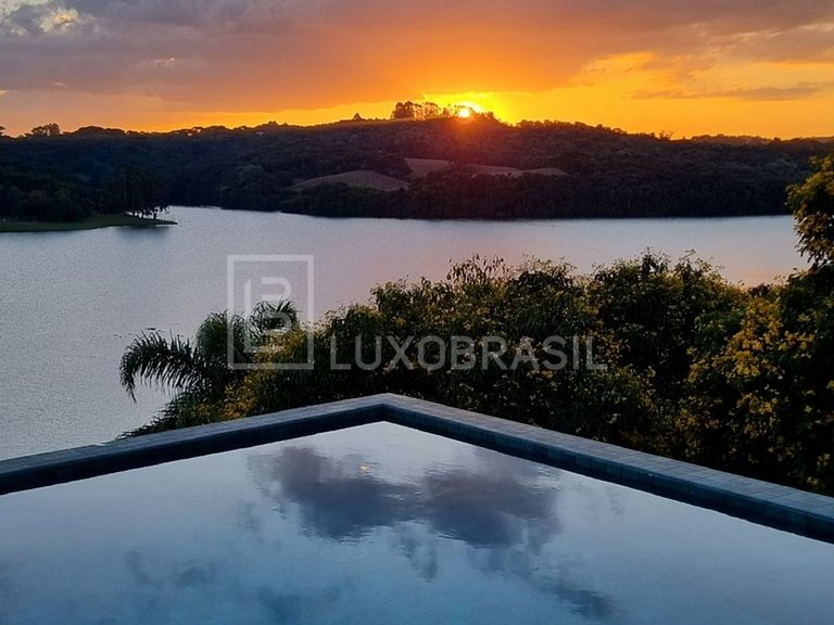 LB - PR01 Casa Solar: Refúgio à Beira do Lago - Curitiba | A