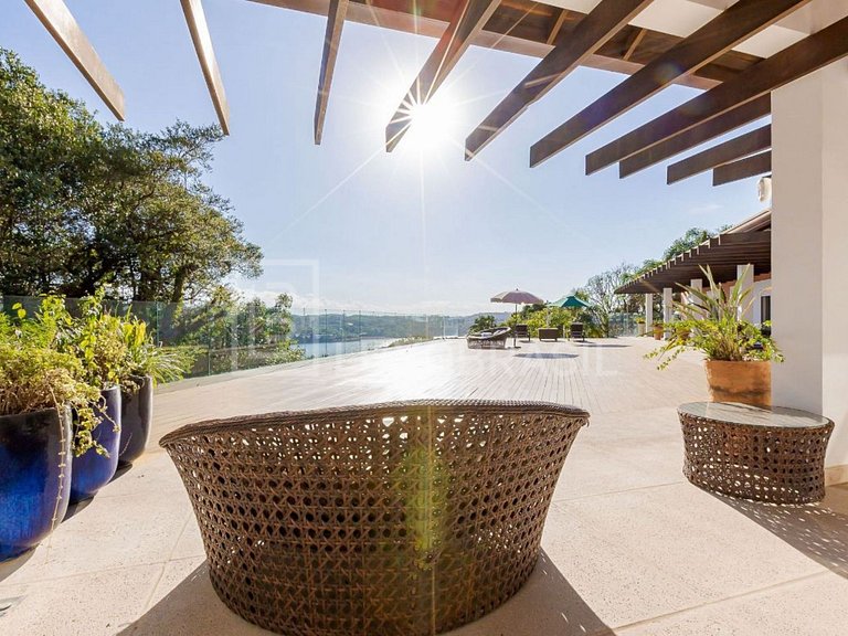LB - PR01 Casa Solar: Refúgio à Beira do Lago - Curitiba | A