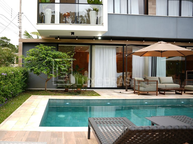 LB - SP804 Magnificent 6-Suite Home in Costa do Sol Gated Co