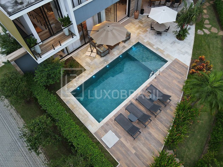 LB - SP804 Magnificent 6-Suite Home in Costa do Sol Gated Co