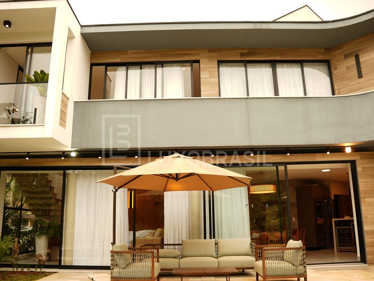 LB - SP804 Magnificent 6-Suite Home in Costa do Sol Gated Co