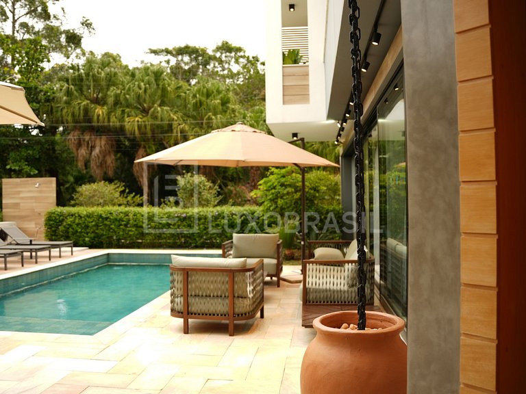 LB - SP804 Magnificent 6-Suite Home in Costa do Sol Gated Co