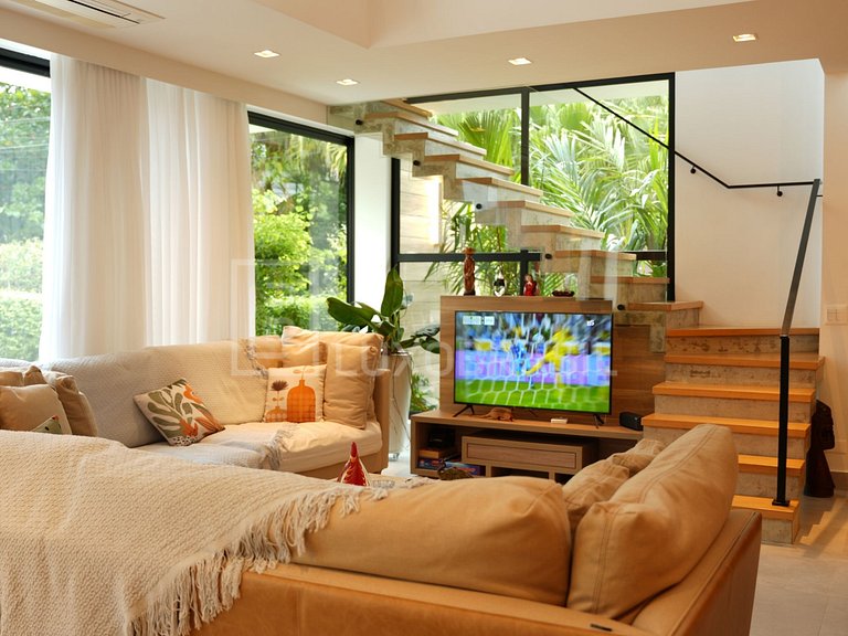 LB - SP804 Magnificent 6-Suite Home in Costa do Sol Gated Co