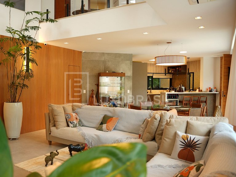 LB - SP804 Magnificent 6-Suite Home in Costa do Sol Gated Co