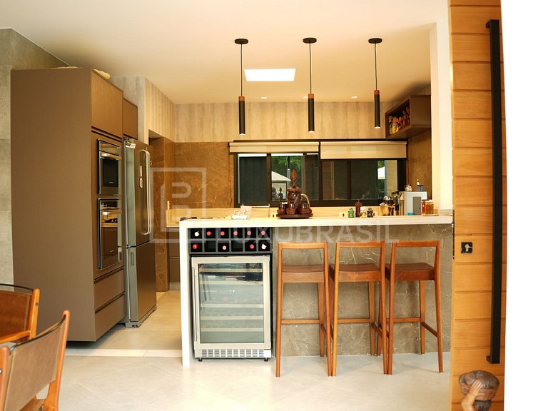 LB - SP804 Magnificent 6-Suite Home in Costa do Sol Gated Co