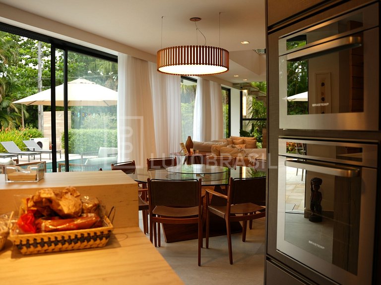 LB - SP804 Magnificent 6-Suite Home in Costa do Sol Gated Co