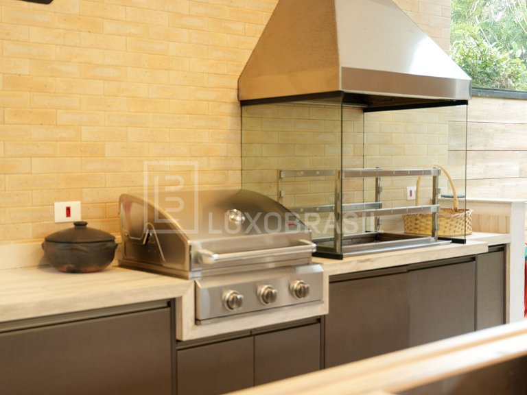 LB - SP804 Magnífica Casa con 6 Suites en el Condominio Cost