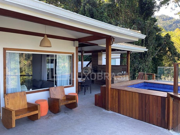 LB - AR803 Casa de 6 Suites con Vista al Mar en el Condomini