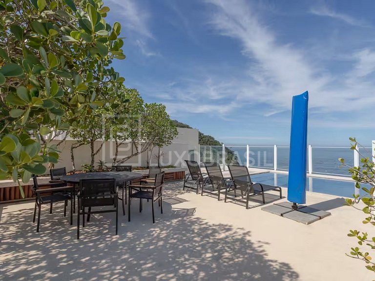 LB - RJ129 Luxurious 6-Bedroom Triplex Penthouse in Leme, Oc