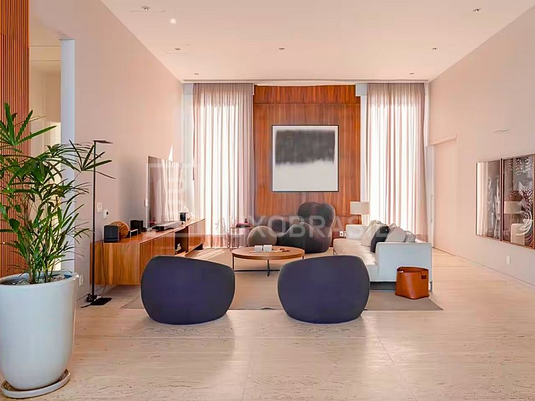 LB - RJ129 Luxurious 6-Bedroom Triplex Penthouse in Leme, Oc