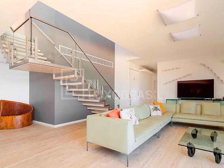 LB - RJ129 Luxurious 6-Bedroom Triplex Penthouse in Leme, Oc