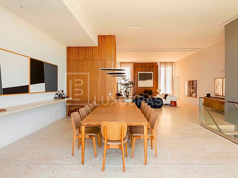 LB - RJ129 Luxurious 6-Bedroom Triplex Penthouse in Leme, Oc