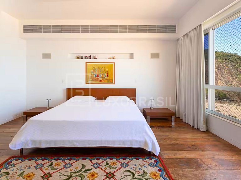 LB - RJ129 Luxurious 6-Bedroom Triplex Penthouse in Leme, Oc