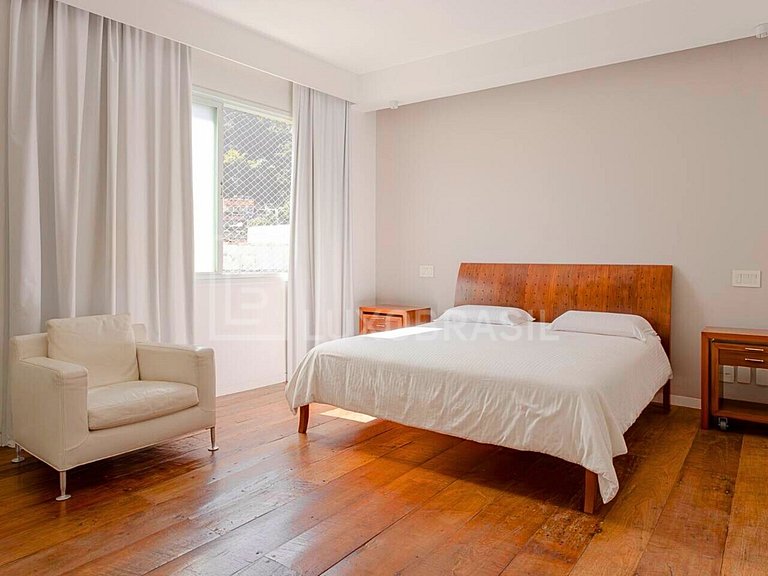 LB - RJ129 Luxurious 6-Bedroom Triplex Penthouse in Leme, Oc