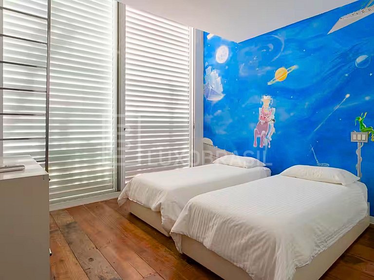 LB - RJ129 Luxurious 6-Bedroom Triplex Penthouse in Leme, Oc