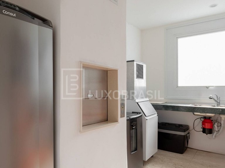 LB - RJ129 Luxurious 6-Bedroom Triplex Penthouse in Leme, Oc