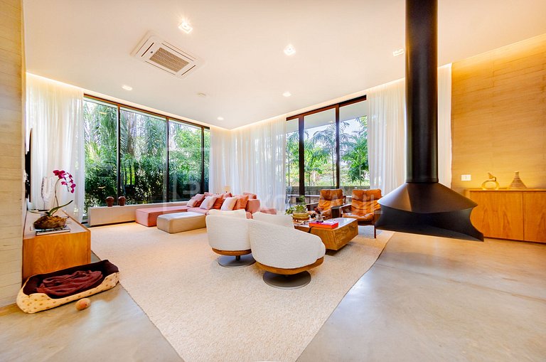 LB - RJ90 Mansion with 5 Suites in Itanhangá for Sale – R$ 1