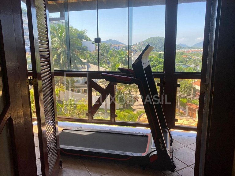 LB – NIT800 7-Bedroom Sea View House for Sale – Camboinhas