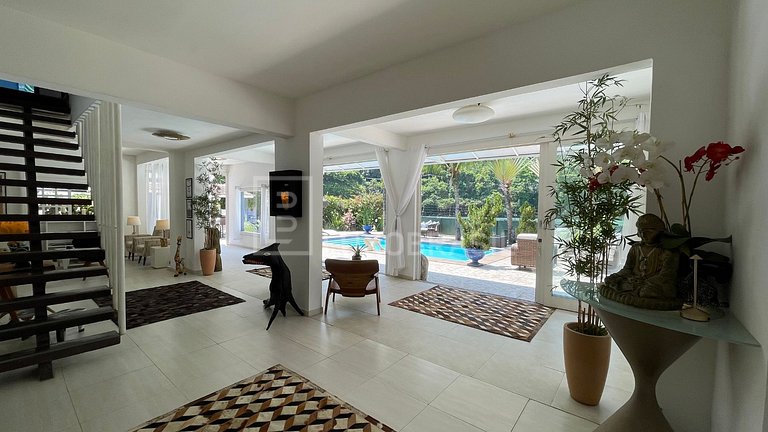 LB - RJ904 House with 3 Bedrooms for Sale, 473 m² for R$ 4,5
