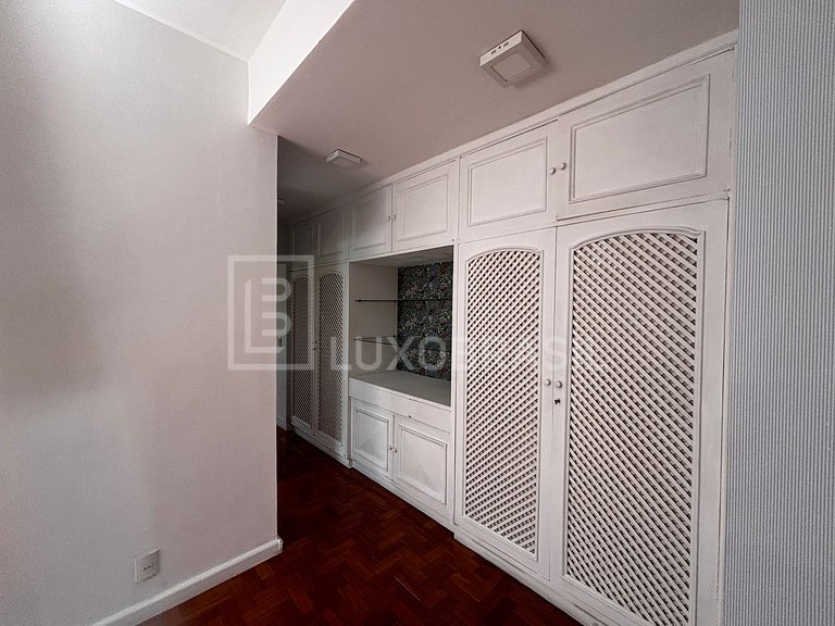LB - RJ882 Apartamento 04 Quartos e Vista Lateral Mar à Vend