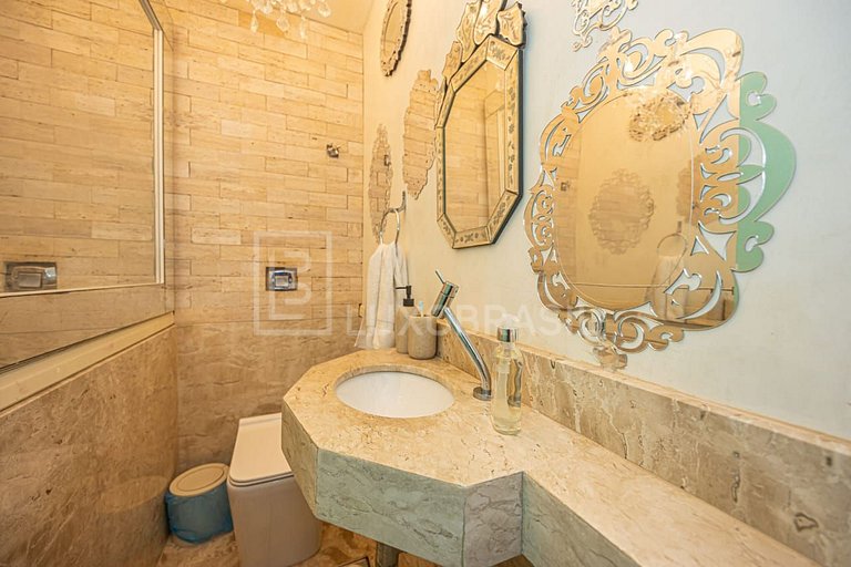 LB - RJ997 | Casa con 4 Suites en Venta en Greenwood Park –