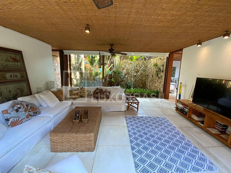 LB - BZ18 Beachfront Mansion in Búzios with 7 Suites, Panora
