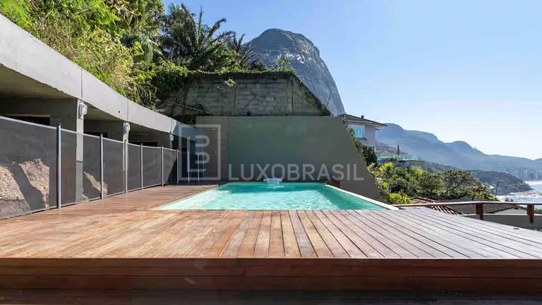 LUXOBRASIL #RJ739 Joá Mansion 06 Suites Vacation Rental