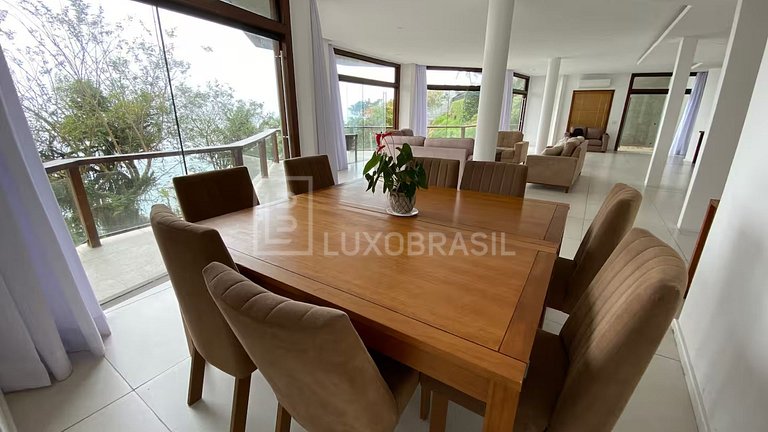 Casa com 06 suítes no Joá