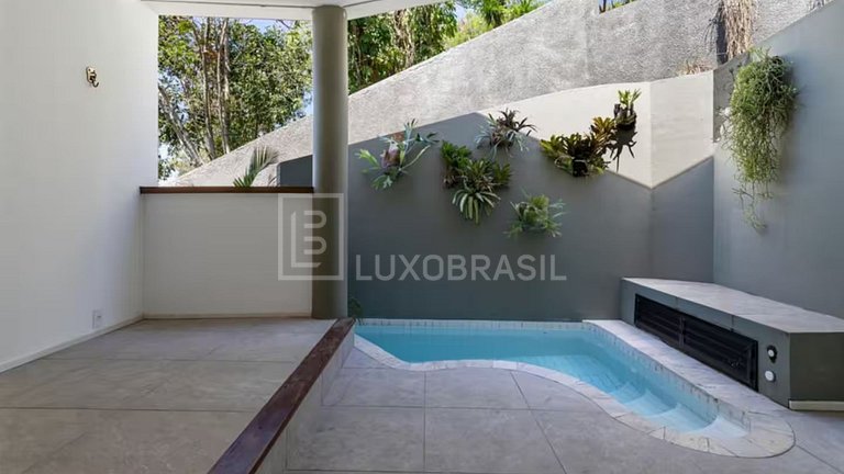 Casa com 06 suítes no Joá