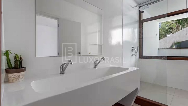 LUXOBRASIL #RJ739 Joá Mansion 06 Suites Vacation Rental