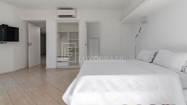 LUXOBRASIL #RJ739 Joá Mansion 06 Suites Vacation Rental